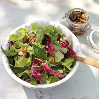 Blattsalat mit Knusperkernen Blattsalat mit Knusperkernen