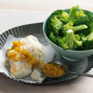 Fischfilet spanische Art mit Brokkoli Fischfilet spanische Art mit Brokkoli