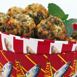 Fischbällchen mit Tomaten-Salsa Fischbällchen mit Tomaten-Salsa