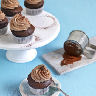 Nougat-Cupcakes mit weichem Kern Nougat-Cupcakes mit weichem Kern