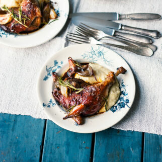 Confit de canard aux échalotes - Geschmorte Entenkeulen mit Schalotten Confit de canard aux échalotes - Geschmorte Entenkeulen mit Schalotten