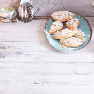 Mürbeteigmonde mit Bratapfelfüllung Mürbeteigmonde mit Bratapfelfüllung