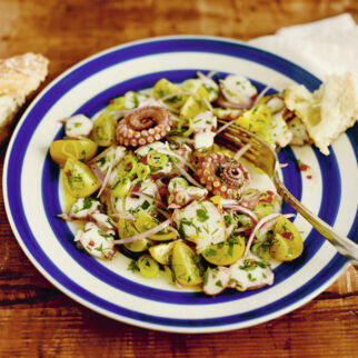 OKTOPUSSALAT MIT KIRSCHTOMATEN OKTOPUSSALAT MIT KIRSCHTOMATEN