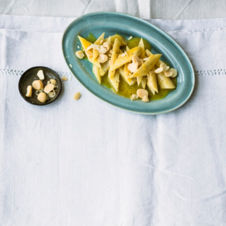 Schwarzwurzelsalat mit Quitten-Vinaigrette Schwarzwurzelsalat mit Quitten-Vinaigrette