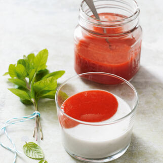 Kokos-Panna Cotta mit Erdbeersauce Kokos-Panna Cotta mit Erdbeersauce