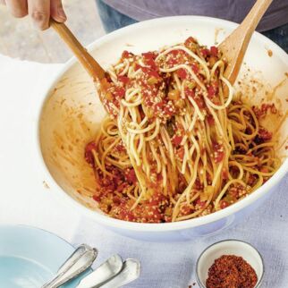 Spaghetti mit Soja-Gemüse-Sugo Spaghetti mit Soja-Gemüse-Sugo