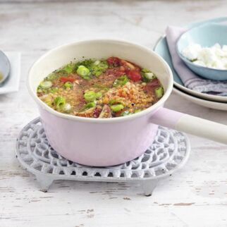 Linsensuppe mit Schafskäse Linsensuppe mit Schafskäse
