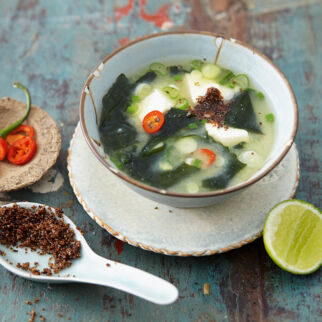 Misosuppe mit Tofu und Kaniwa Misosuppe mit Tofu und Kaniwa