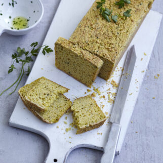 Petersilienwurzelbrot mit Kräuteröl Petersilienwurzelbrot mit Kräuteröl