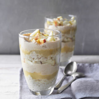 Quinoa-Parfaits mit Apfelmark und Erdnussmus Quinoa-Parfaits mit Apfelmark und Erdnussmus