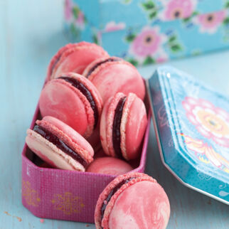 Marmor-Macarons mit Kirschkonfitüre Marmor-Macarons mit Kirschkonfitüre
