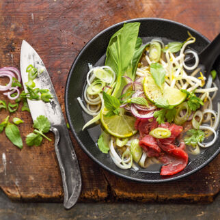 Vietnamesische Rindfleischsuppe Vietnamesische Rindfleischsuppe