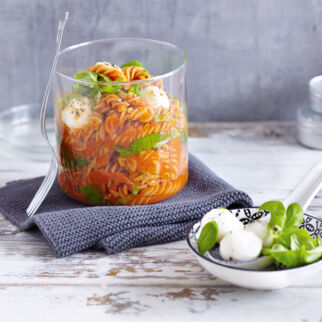 Nudeln mit Tomatensauce Nudeln mit Tomatensauce