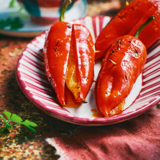 Scharfe Chili-Poppers mit Rahmdip Scharfe Chili-Poppers mit Rahmdip