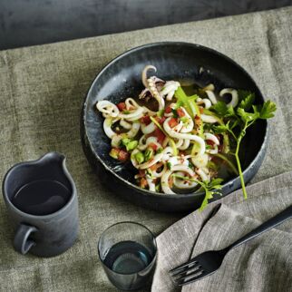 Tintenfisch-Spirelli mit Peperoncini Tintenfisch-Spirelli mit Peperoncini