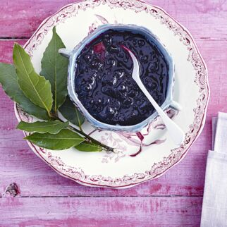 Schwarze Johannisbeere mit Lorbeer Schwarze Johannisbeere mit Lorbeer