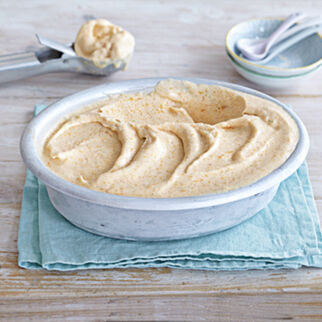 Schüssel mit Kürbiseis Kürbiseis