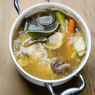 Kräftige Ramen-Basisbrühe Kräftige Ramen-Basisbrühe