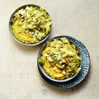 Dhal mit Ingwerweißkohl und Pistazien Dhal mit Ingwerweißkohl und Pistazien