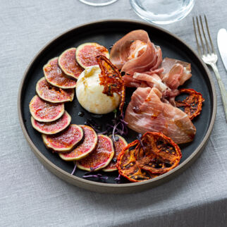Burrata mit Feigencarpacchio Burrata mit Feigencarpacchio