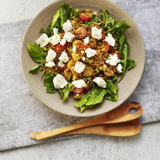 Linsensalat mit Löwenzahn und Ziegenkäse Linsensalat mit Löwenzahn und Ziegenkäse
