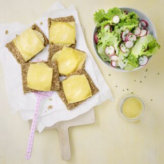 Grünkernschnitten Hawaii mit Salat Grünkernschnitten Hawaii mit Salat