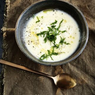 Petersilienwurzelsuppe mit Trüffelöl Petersilienwurzelsuppe mit Trüffelöl