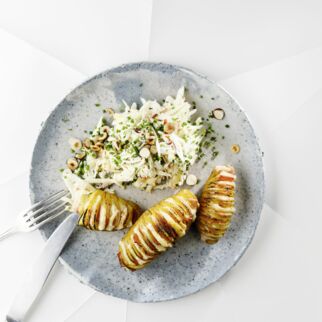 Hasselback-Potatoes
mit Pastinaken-Apfel-Rohkost Hasselback-Potatoes
mit Pastinaken-Apfel-Rohkost