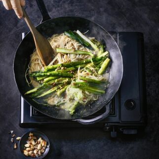 Spargel-Nudel-Wok
mit Macadamia Spargel-Nudel-Wok
mit Macadamia