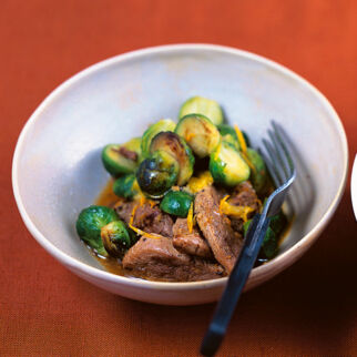 Pfannengerührte Entenbrust mit Rosenkohl Pfannengerührte Entenbrust mit Rosenkohl