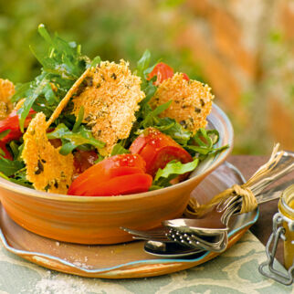 Rucolasalat mit Parmesanchips Rucolasalat mit Parmesanchips