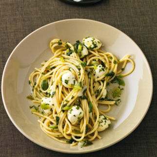 Nudeln mit Kräuter-Vinaigrette Nudeln mit Kräuter-Vinaigrette