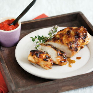 Gegrillte Hähnchenbrust mit Zitronenaroma Gegrillte Hähnchenbrust mit Zitronenaroma