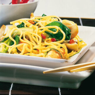 Feurige Hähnchennudeln Feurige Hähnchennudeln