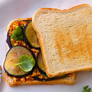 Auberginen-Sandwich mit Mozzarellatatar Auberginen-Sandwich mit Mozzarellatatar