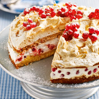 Johannisbeer-Torte mit Ingwerbaiser Johannisbeer-Torte mit Ingwerbaiser