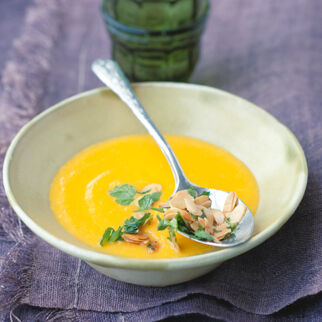 Möhren-Orangen-Suppe mit Ingwer Möhren-Orangen-Suppe mit Ingwer