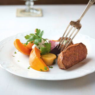 Hirschmedaillons mit gebackenem Kürbis Hirschmedaillons mit gebackenem Kürbis