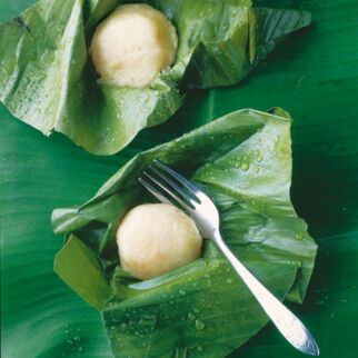 Klebreisbällchen mit Kokosfüllung Klebreisbällchen mit Kokosfüllung