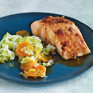 Asia-Lachs mit Lauchgemüse Asia-Lachs mit Lauchgemüse