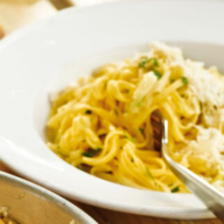 Bandnudeln mit Butter und Petersilie Bandnudeln mit Butter und Petersilie