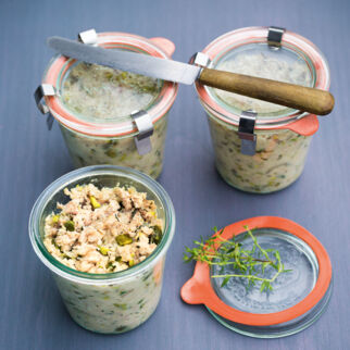 Kräuter-Kochwurst im Glas mit Pistazien Kräuter-Kochwurst im Glas mit Pistazien