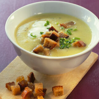 Kartoffel-Samtsuppe mit Knusperchen Kartoffel-Samtsuppe mit Knusperchen