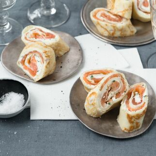Crêpe-Räucherlachs-Röllchen Crêpe-Räucherlachs-Röllchen