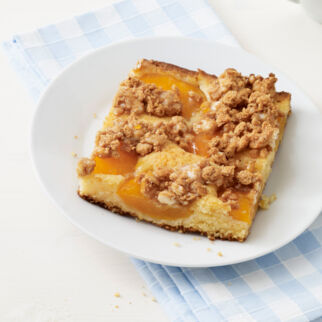 Aprikosenkuchen mit Streuseln Aprikosenkuchen mit Streuseln