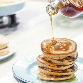 Pancakes mit Ahornsirup Pancakes mit Ahornsirup