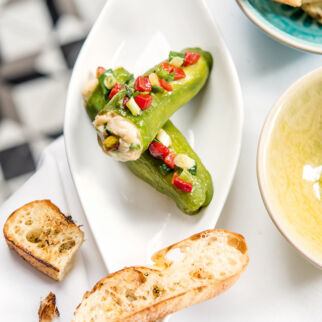 GEFÜLLTE PEPERONI MIT LACHSCREME GEFÜLLTE PEPERONI MIT LACHSCREME