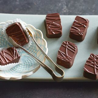 Rahmpralinen mit Kakaonibs Rahmpralinen mit Kakaonibs