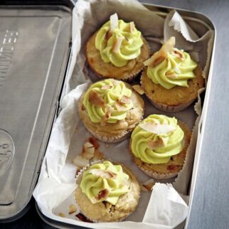 Apfel-Birnen-Muffins mit Kokostopping Apfel-Birnen-Muffins mit Kokostopping