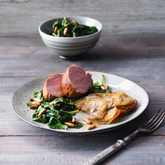 Pork Tenderloin mit Kartoffelgratin und Spinat Pork Tenderloin mit Kartoffelgratin und Spinat